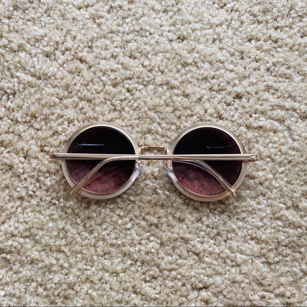 New Urban Outfitters Retro Round - Picture 3 of 3